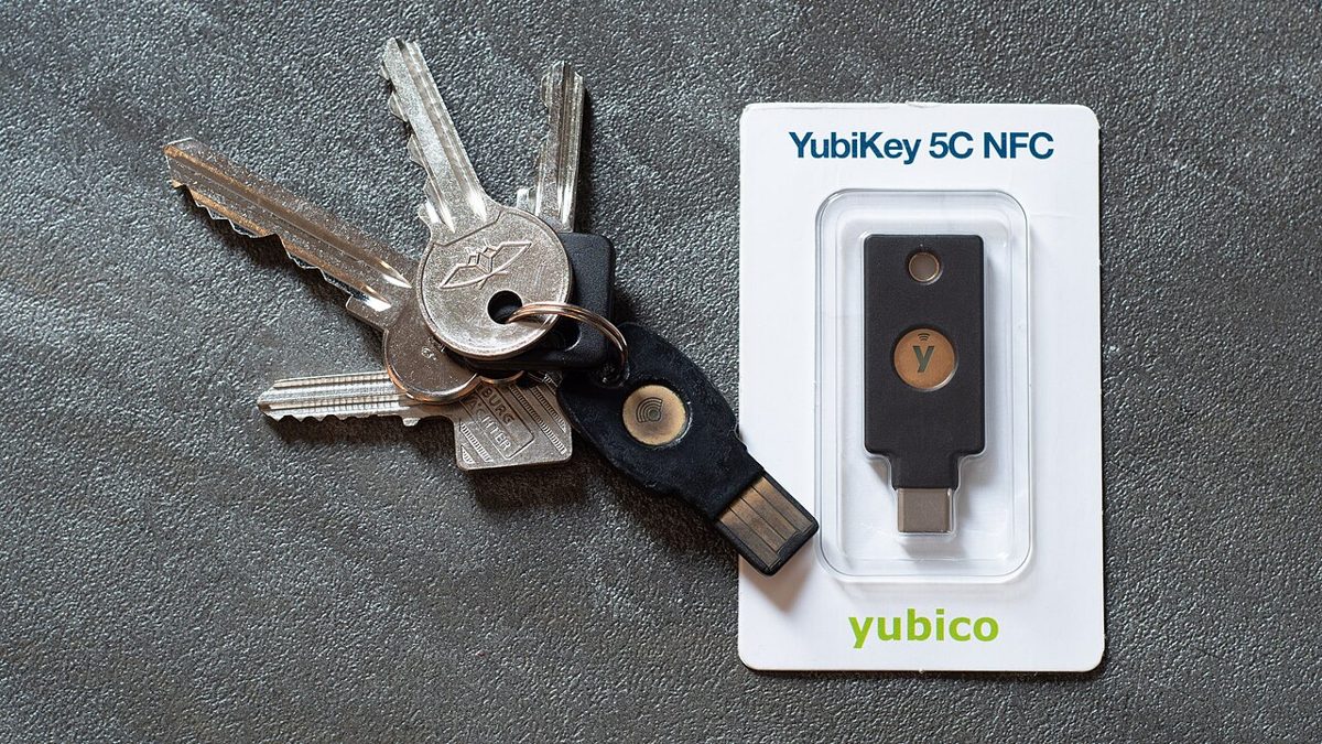 Identity and access management in practice: a FIDO2 hardware security key used for phishing-resistant sign-in